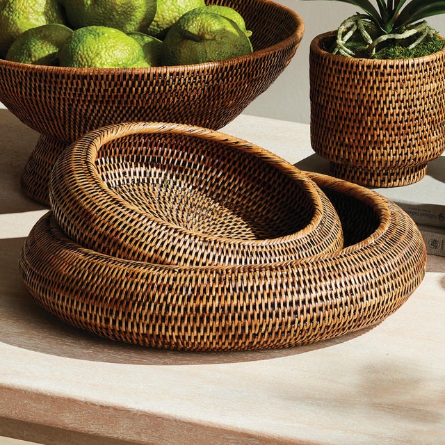 Kenneth Ludwig Chicago Burma Rattan Shallow Display Bowls, Set Of 2 For Sale - Image 4 of 9