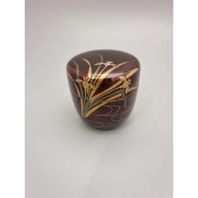 Vintage Japanese Netsuke Matcha Container with Maki-E Lacquer in Bordeaux Colour with Irises and Decorative Inlay, 1960s,...
