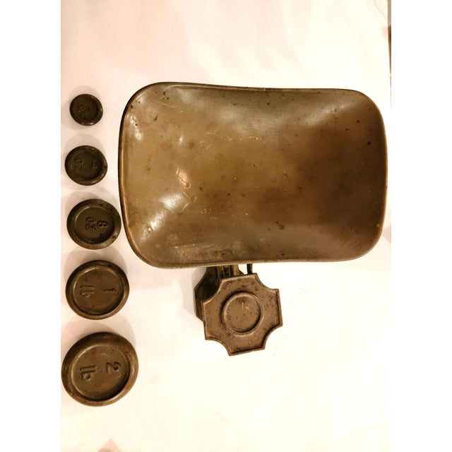 This is an iron grocery scale from the late 20th C. with a label Beatrice. It is very complete and solid. The scale has 5...