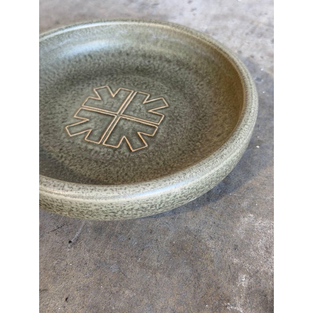 Green Green Ceramic Bowl Danish Studio Pottery Forenede Kreditforeninger Emblem Johgus Bornholm 1970s For Sale - Image 8 of 10