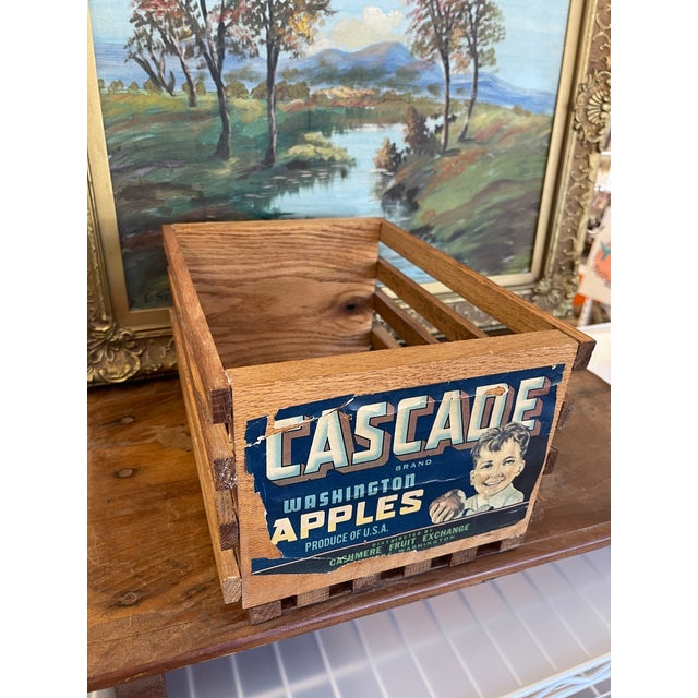 Farmhouse Vintage Cascade Brand Washington Apple Crate With Original Label-Cashmere Fruit Exchange. For Sale - Image 3 of 10