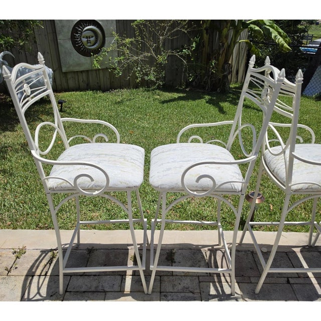 Set of 4 Vintage Coastal Palm Beach Regency Metal Barstools. For Sale - Image 10 of 18