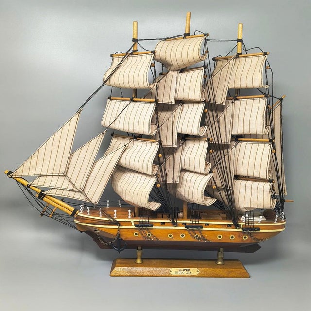 1970s Astonishing Cliper Siglo XIX Model Ship in walnut wood. Handmade. Made in England. The name on your model’s plaque,...