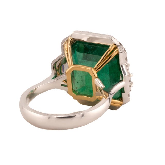 Late 20th Century Platinum Emerald Ring, Size 5 For Sale - Image 4 of 4