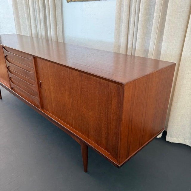 Wood 1950s Belgian Mid-Century Modern Teak Credenza Sideboard by Oswald Vermaercke, v-Form For Sale - Image 7 of 13