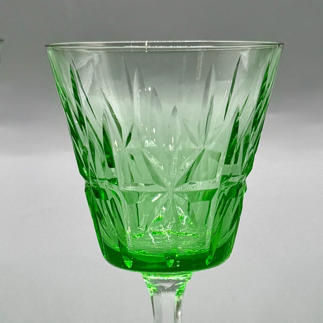 Vintage Emerald Green Cut Crystal Wine Glasses from Cristalería San Carlos, Argentina, 1950s, Set of 8 For Sale - Image 4 of 18