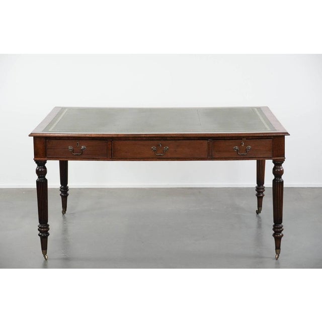 Antique writing desk/desk/partner desk from the early 20th century with 6 drawers and a dark green leather top in English...