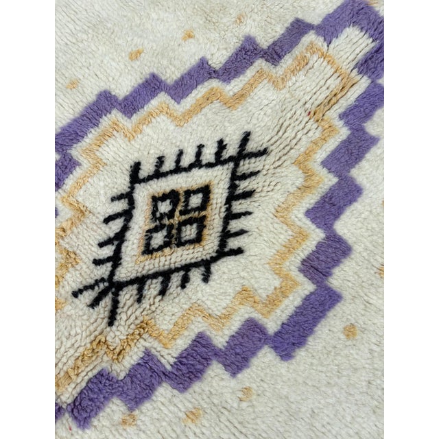 2020s Beni Ouarain Moroccan Wool Rug With Lavender Tribal Motif For Sale - Image 5 of 10