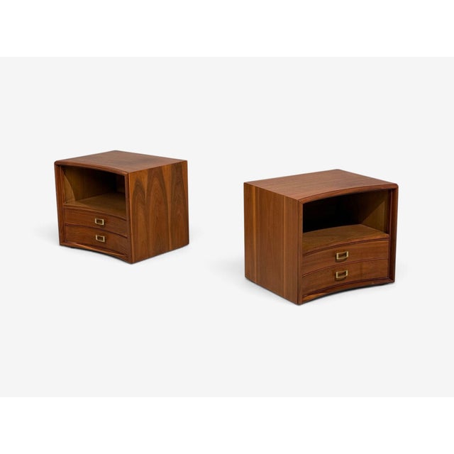 1950s Paul Frankl, John Stuart, Concave Nightstands, Walnut, Brass, Usa, 1950s For Sale - Image 5 of 16