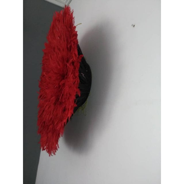 Juju hat red of 20" (50 cm). Juju hat made with natural feathers and rattan. Juju hat woven and handcrafted. Beautiful...