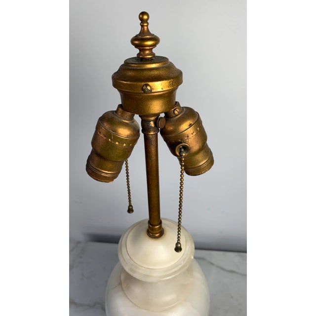 Early 20th Century Neoclassical Polished Alabaster Urn Table Lamp For Sale - Image 4 of 13