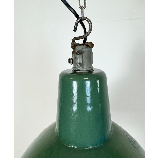 Mid-Century Modern Industrial Green Enamel Factory Pendant Lamp, 1960s For Sale - Image 3 of 16