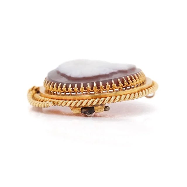 Vintage Antique Victorian Carved Hardstone Agate & 18k Gold Cameo Brooch of a Young Lady For Sale - Image 10 of 10