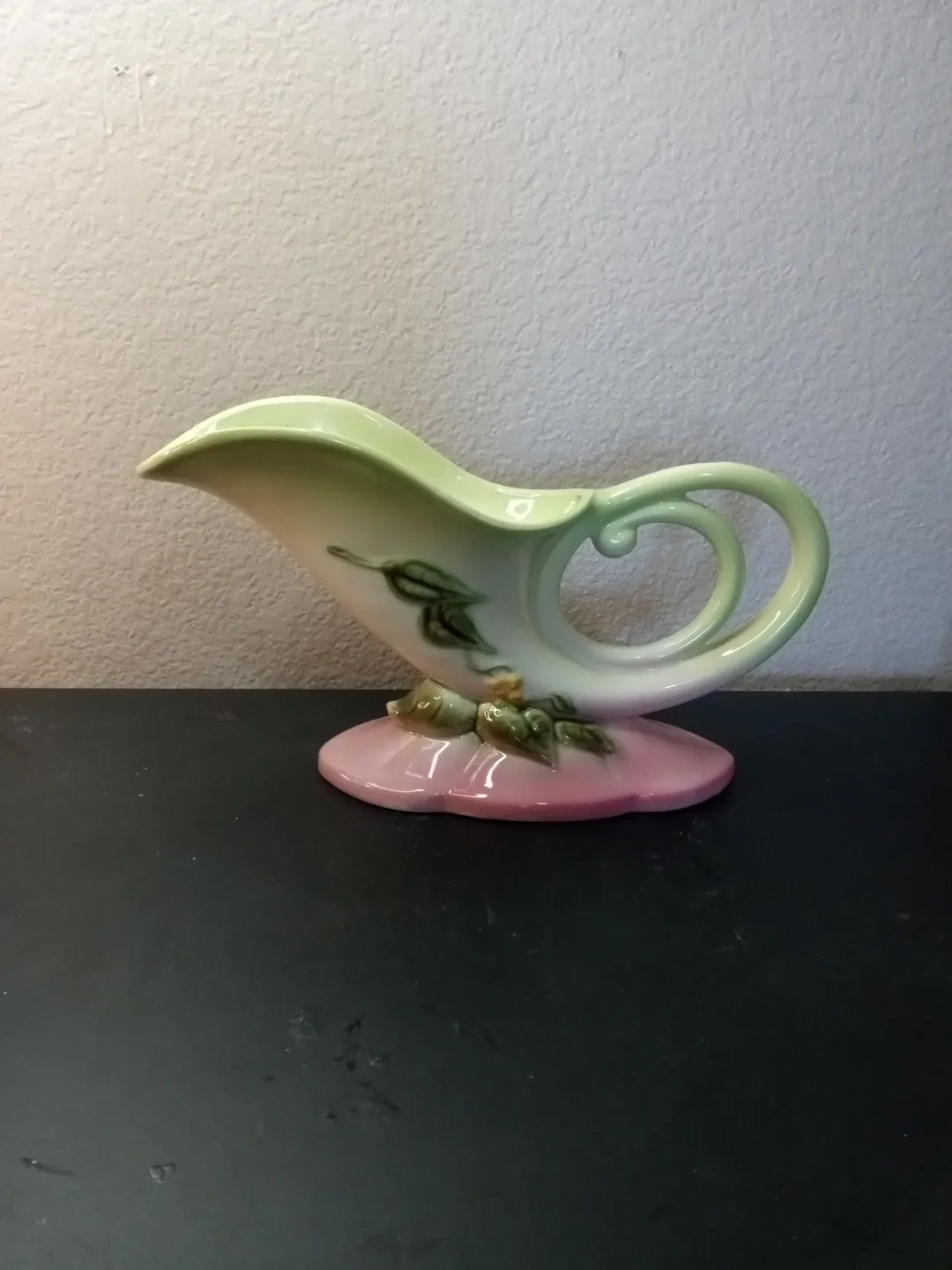 1970s-hull-pottery-usa-pink-
