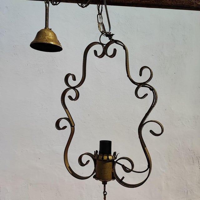 Descrizione Articolo: elegante lampadario in ferro vintage Altezza: 140 Larghezza: 37 document.addEventListener("click",...