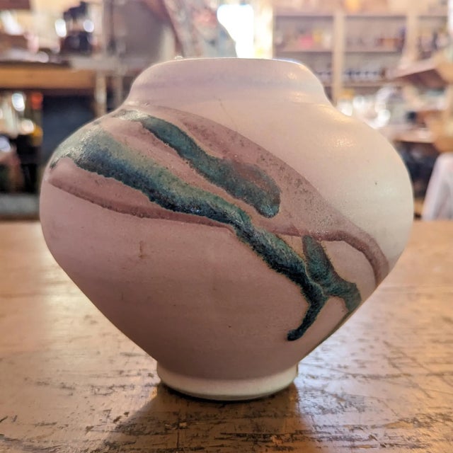 Charles Focht Tucson Southwest Dusty Pink and Blue Studio Art Pottery Gourd Vase Unsigned 1990 For Sale In San Diego - Image 6 of 10