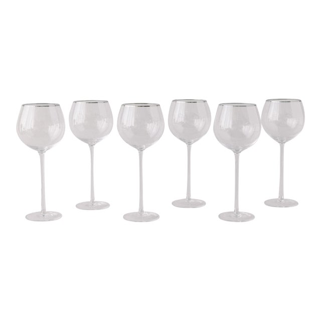 Set of 4 red wine goblets. They have a bulbous mouth and are perfect to use for your red wine.