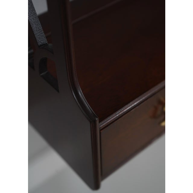 Stickley Colonial Williamsburg Mahogany Double What Not Shelf For Sale - Image 11 of 14