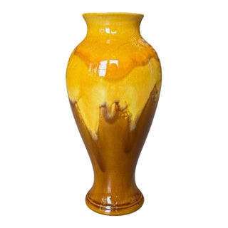Vintage Royal Haeger Glazed Vase 4030: A Study in Mid-Century Harmony For Sale