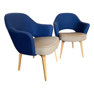 Saarinen Executive Armchairs – Reproduction With Wood Legs (Set of 2) For Sale