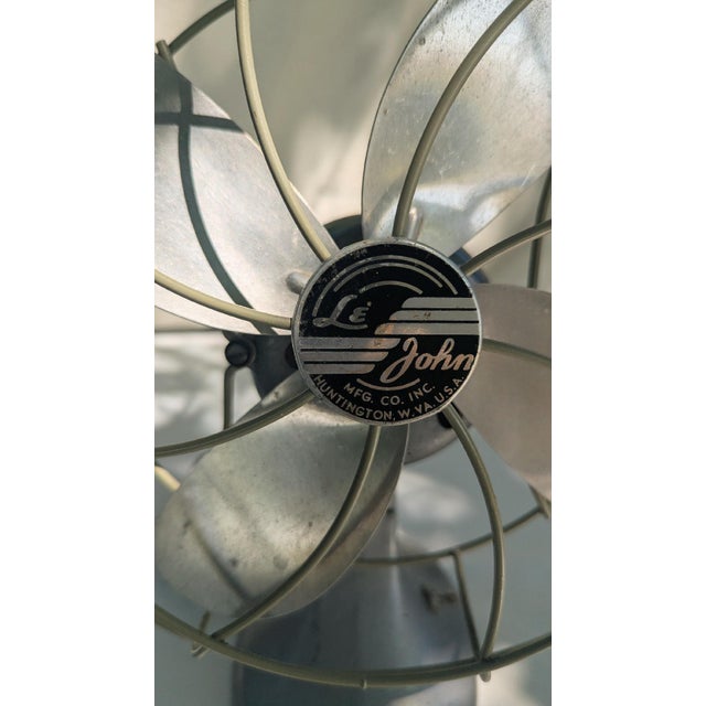Emerson Vintage Oscillating Electri Desk Fan Emerson 1940 For Sale - Image 4 of 6
