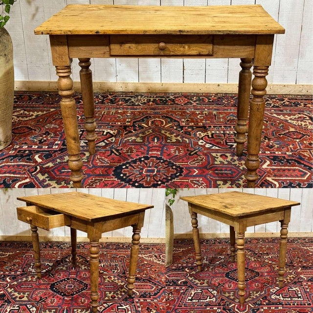 Early 20th century desk in poplar, elm and beech - L=90cm W=60cm H=75cm.