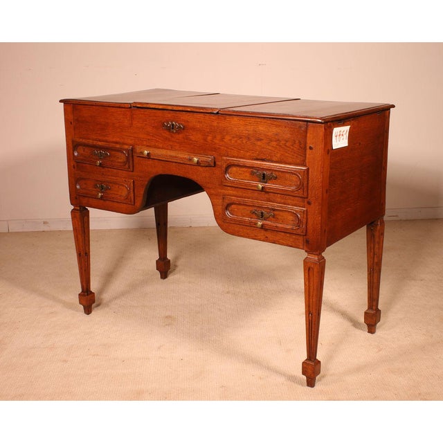 Beautiful little Louis XVI oak dressing table in perfect condition. Beautiful little piece of charm consisting of 4 small...