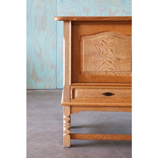Wood 1960s Henning Kjaernulf Danish Quarter Sawn Oak Sideboard Cabinet Danish Modern, Attributed For Sale - Image 7 of 13