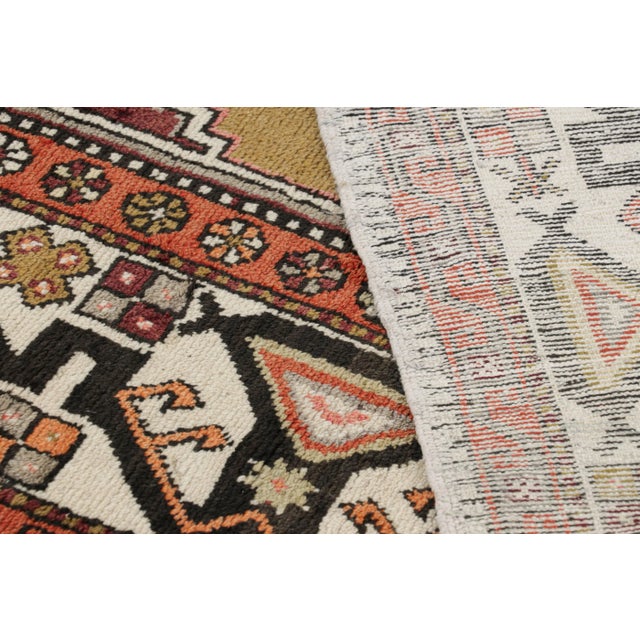 Beige Vintage Turkish Rug With Multicolor Geometric Medallion - Rug & Kilim For Sale - Image 8 of 8