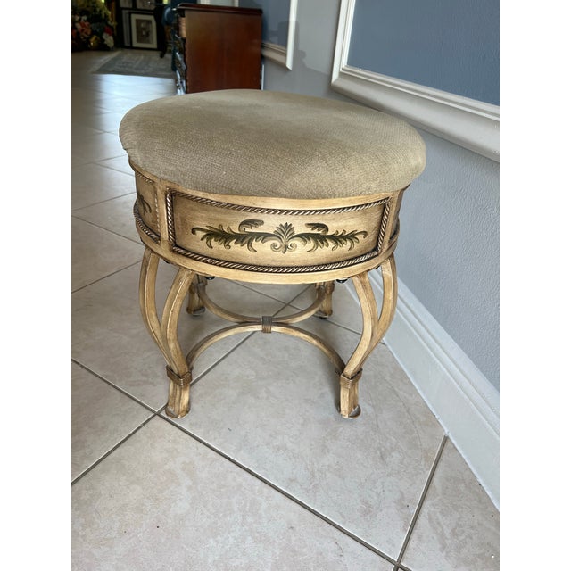 Great small stool for a vanity. Would also work as extra seating in a room.