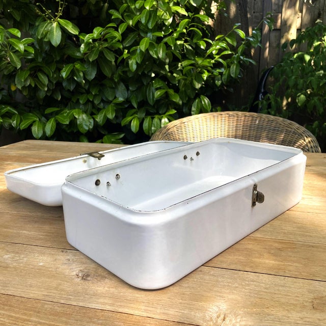 Vintage Dutch White Enamel Bread Box, 1950s For Sale - Image 11 of 13