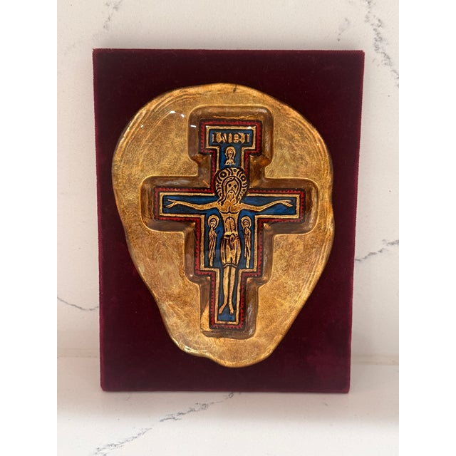 Byzantine Vintage Murano Glass Crucifix Wall Plaque – San Damiano Style on Velvet For Sale - Image 3 of 4