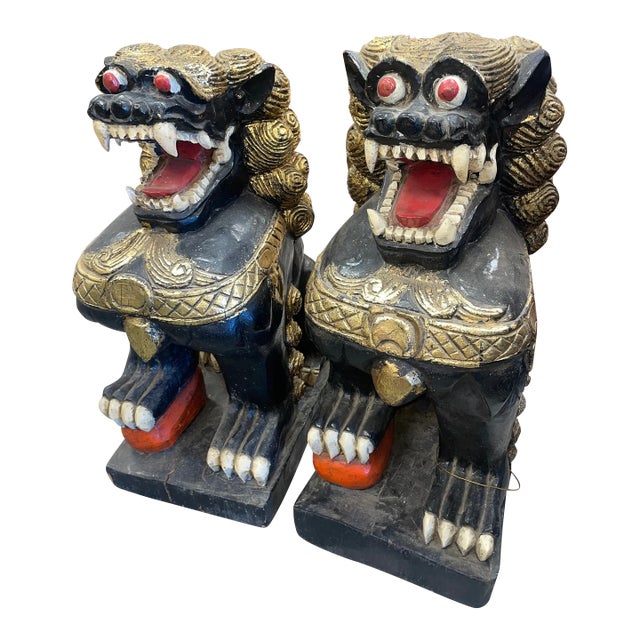 1930s Pair of Antique Japanese Black Lacquer Wood Shishi or Foo Dogs For Sale