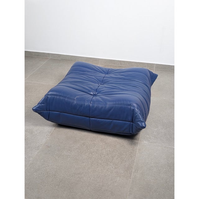 Vintage French Togo Pouf in Blue Leather by Michel Ducaroy Ligne Roset, 1980s For Sale - Image 11 of 13
