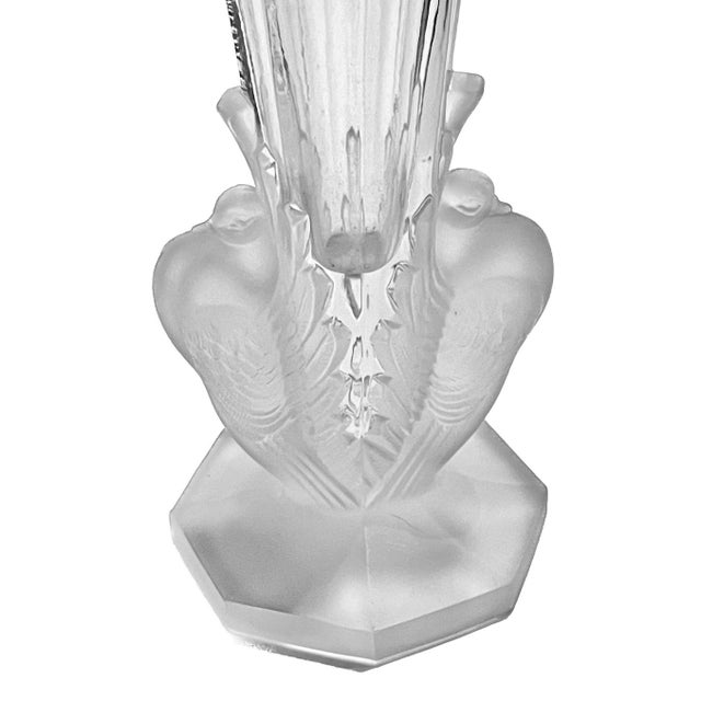 Vintage Art Deco Glass Fluted Turtle Dove Vase For Sale - Image 4 of 5