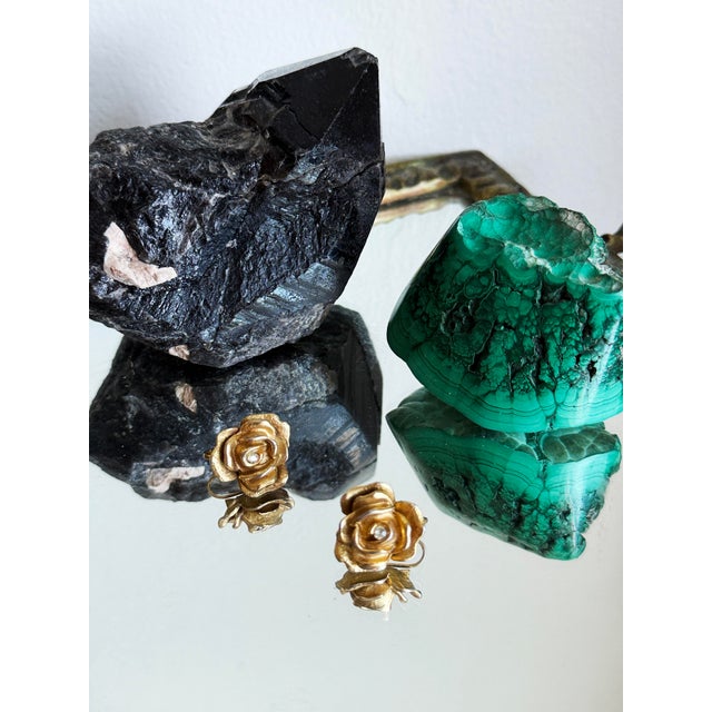Vintage Mid-Century Gold Toned Sculptural Rose Clip on Earrings, 1950s, A Pair For Sale - Image 10 of 10