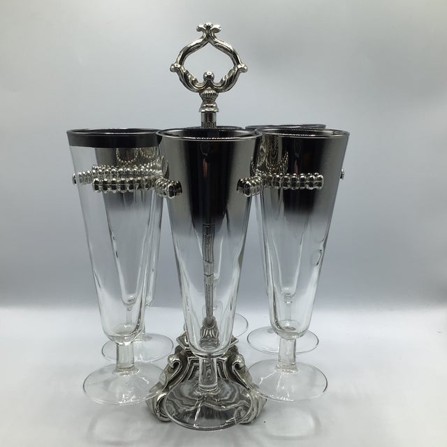 This is a vintage set of 4 Queens lusterware silver ombré glasses and 2 Dorothy Thorpe pilsner glasses with a caddy, from...