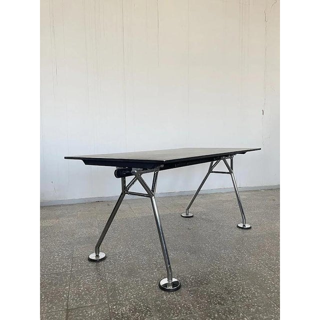Contemporary Nomos Table by Sir Norman Foster for Tecno, 1980s For Sale - Image 3 of 12