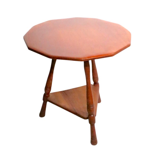 Classic Cushman Colonial Creations side, or lamp, table model 3-150, in very fine, original, clean and ready to use...