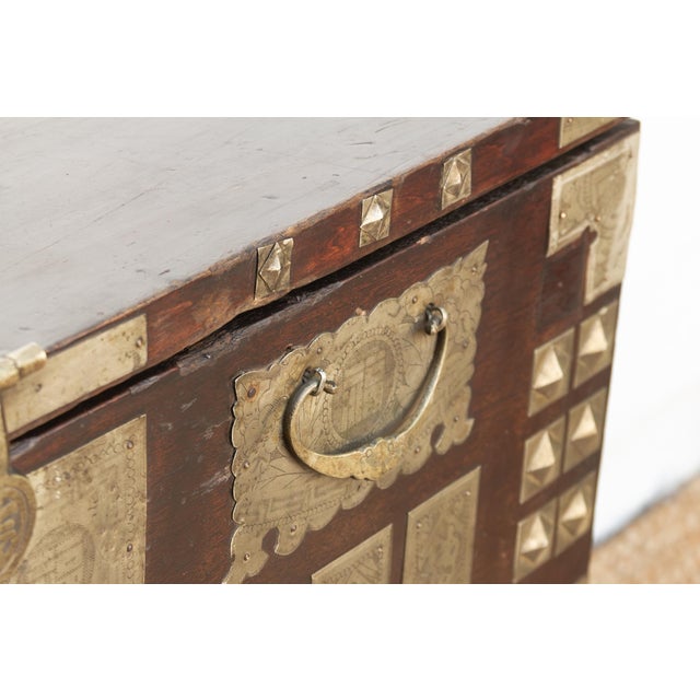 Refined Early 20th Century Korean Bandaji Chest For Sale - Image 9 of 13