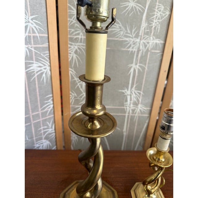 Mid-Century Modern 1970s Pair of Vintage Brass Spiral Table Lamps For Sale - Image 3 of 9