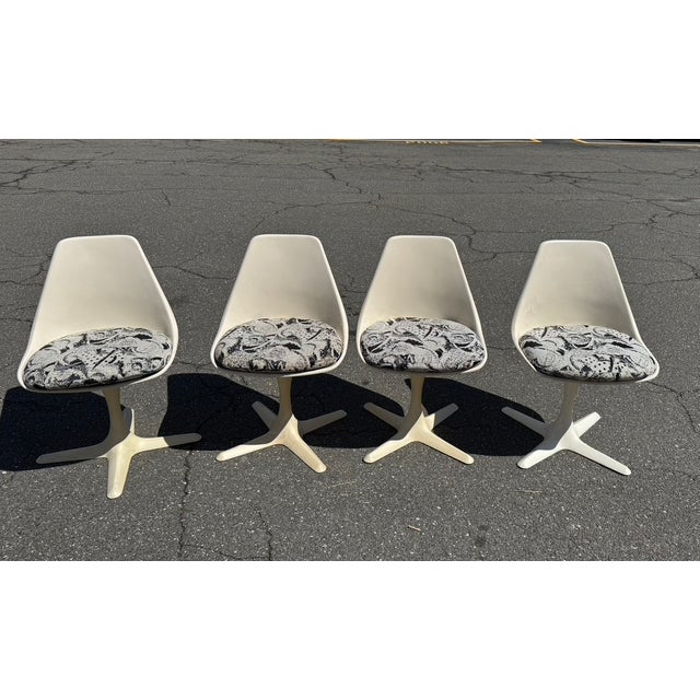 1960s 1960s Burke Tulip Round White Dining Table W/ 4 Chairs & Cushions For Sale - Image 5 of 17