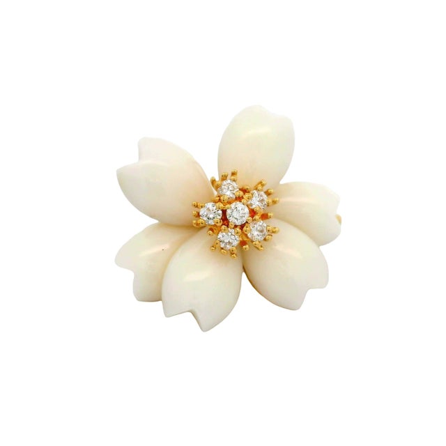 Contemporary White Onyx Diamond 18k Yellow Gold Flower Brooch For Sale - Image 3 of 6