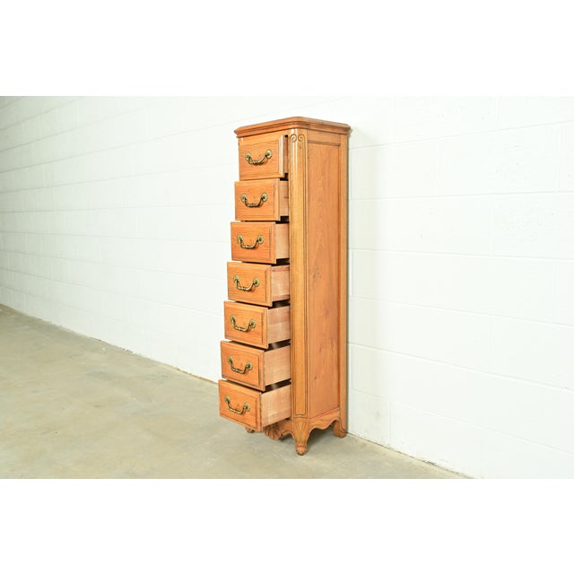 Hickory French Provincial Louis XV Carved Oak Lingerie Chest or Semainier For Sale In South Bend - Image 6 of 14