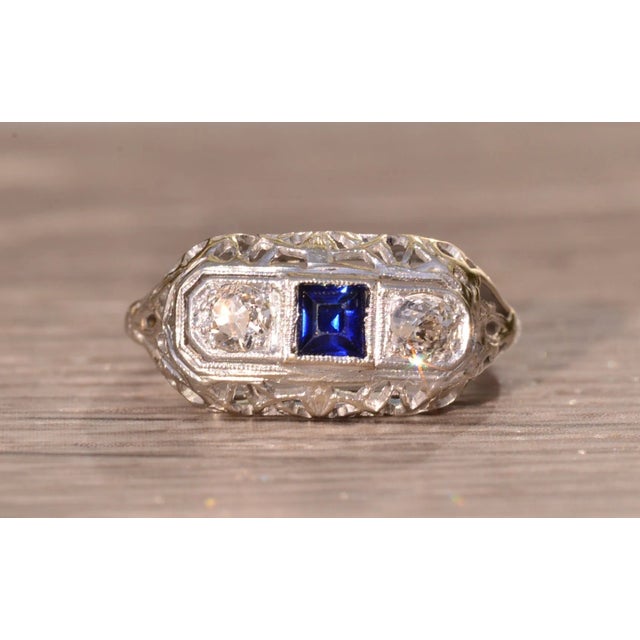 Contemporary The Kangaroo Island: Antique Platinum Filigree Ring set with Sapphire and Diamonds For Sale - Image 3 of 10