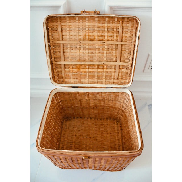 Mid 20th Century Vintage Asian Large Wicker Picnic Lidded Basket With Handles For Sale - Image 5 of 13