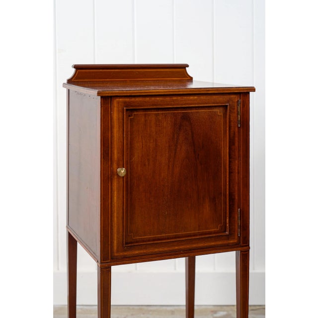 Pair of English Mahogany Bedside Cupboards (C. 1920) For Sale - Image 9 of 14
