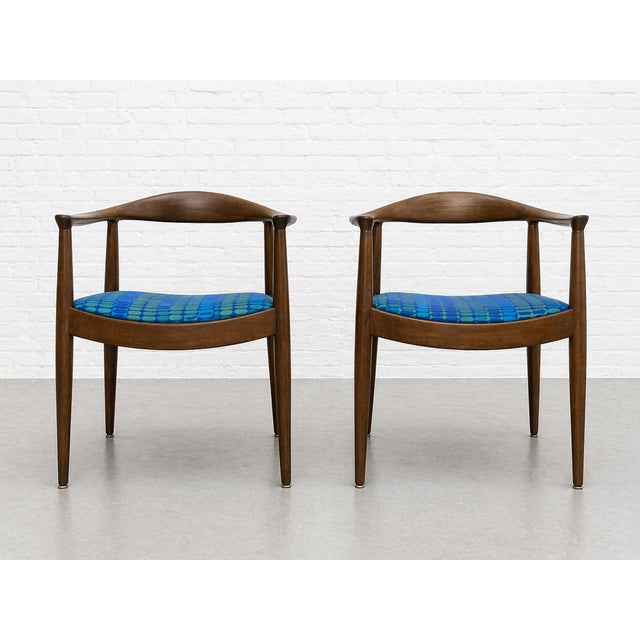 Hans Wegner Vintage Mid Century Modern Walnut Lounge Chairs – Hans Wegner Style – Pair of Refinished and Reupholstered Armchairs, C. 1960's For Sale - Image 4 of 14