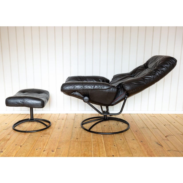 Mid-Century Modern Mid-Century Norwegian Black Leather Stressless Lounge Chair and Ottoman Set from Ekornes, 1980s, Set of 2 For Sale - Image 3 of 18