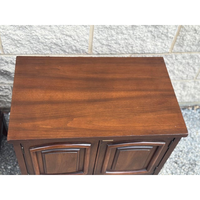 Mid-Century Modern Pair of Mid 20th Century Walnut Nightstands For Sale - Image 3 of 12